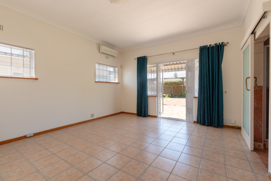 To Let 5 Bedroom Property for Rent in Melkbosstrand Central Western Cape